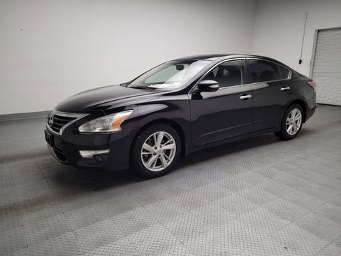 Used 2014 Nissan Altima 2.5 SV w/ Convenience Package image 2