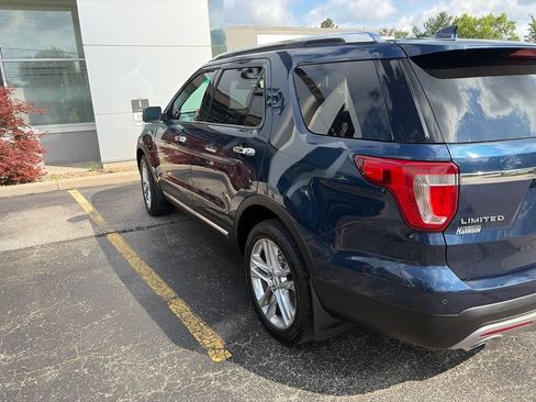 Used 2017 Ford Explorer Limited w/ Equipment Group 301A AWD/4WD image 2