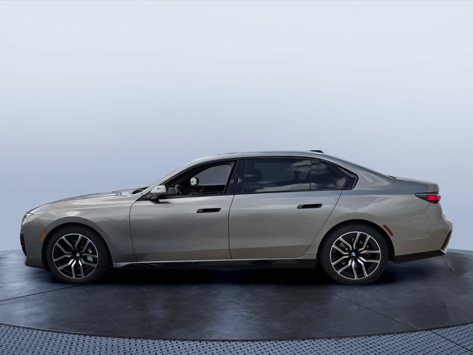 Used 2023 BMW 740i w/ Parking Assistance Package RWD image 6