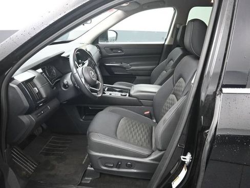 Used 2024 Nissan Pathfinder SV AWD/4WD image 9