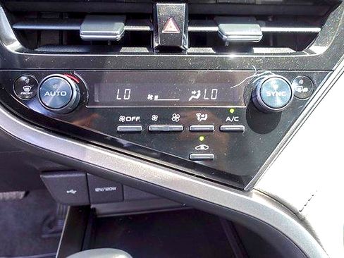 Used 2022 Toyota Camry SE FWD image 20