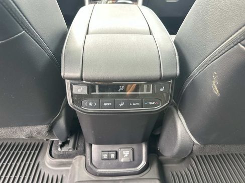 Used 2021 Toyota Highlander Platinum AWD/4WD image 16