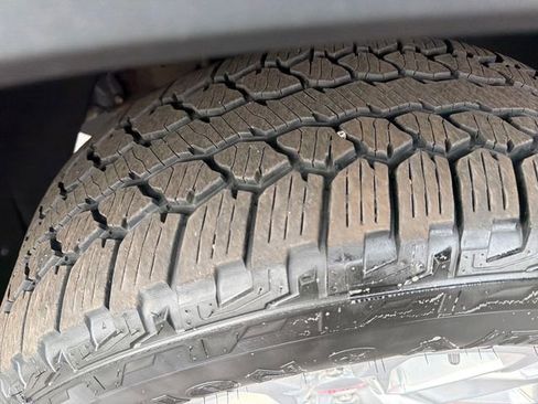 Used 2019 GMC Sierra 1500 SLT w/ SLT Premium Package image 31