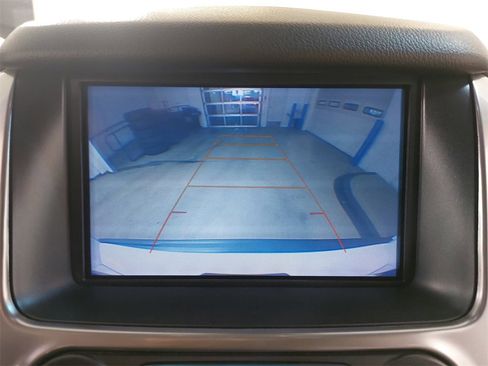 Used 2018 Chevrolet Suburban LT image 28