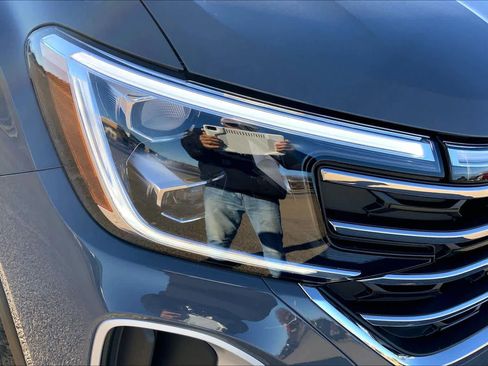 New 2026 Volkswagen Atlas SE FWD image 13