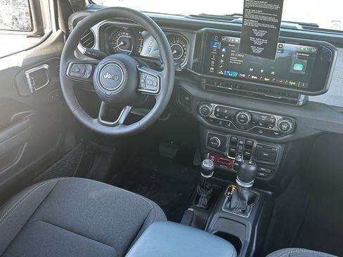 New 2025 Jeep Gladiator Willys image 12