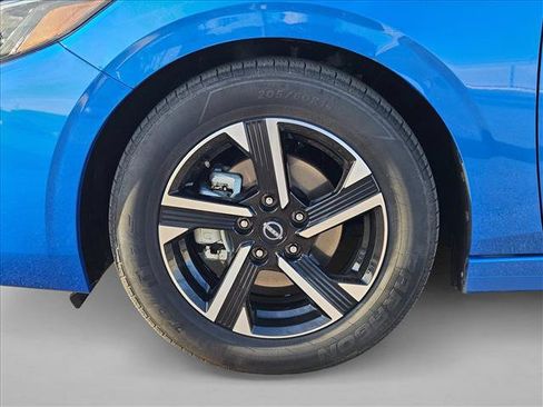Used 2024 Nissan Sentra SV FWD image 9