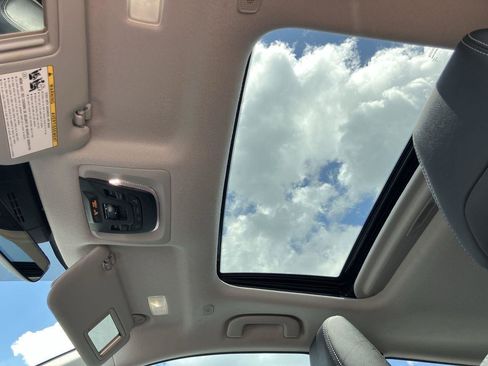 Certified 2023 Toyota Corolla Cross XLE image 21