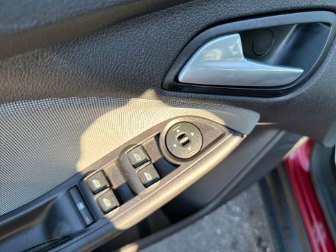 Used 2013 Ford Focus SE w/ SE Winter Pkg image 14