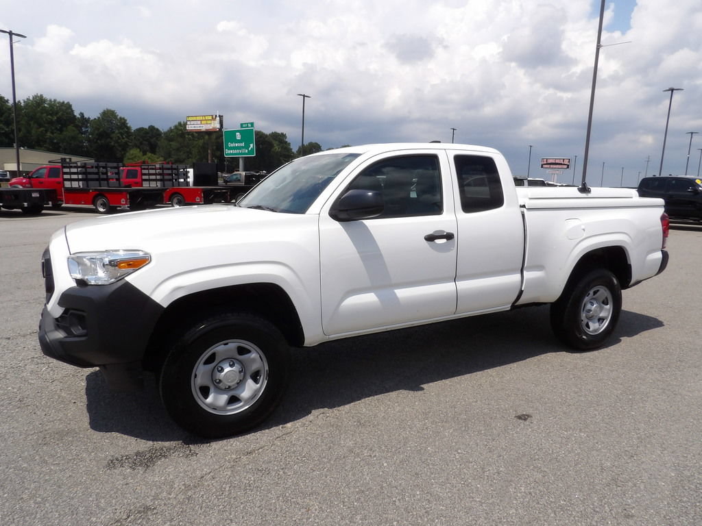 Used 2020 Toyota Tacoma SR RWD image 3