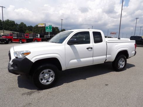 Used 2020 Toyota Tacoma SR RWD image 3