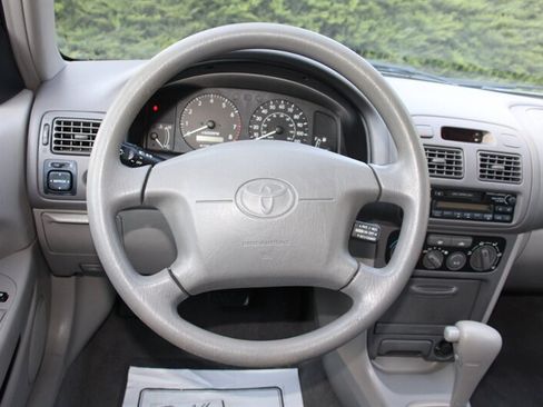 Used 2002 Toyota Corolla LE FWD image 17