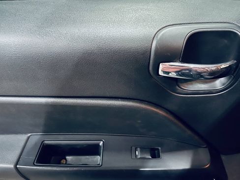 Used 2016 Jeep Patriot High Altitude FWD image 28