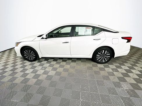 Certified 2024 Nissan Altima 2.5 SV w/ SV Premium Package AWD/4WD image 6