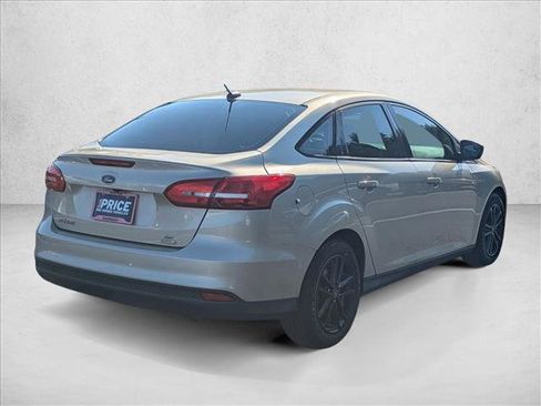 Used 2018 Ford Focus SE FWD image 5