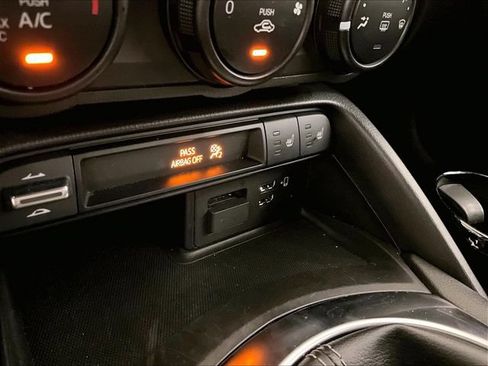 Used 2022 MAZDA MX-5 Miata Club RWD image 29