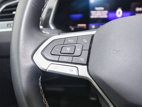 Certified 2022 Volkswagen Tiguan SE image 21