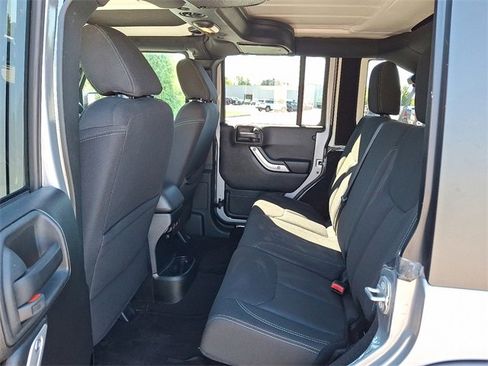 Used 2017 Jeep Wrangler Unlimited Sahara w/ Connectivity Group image 13