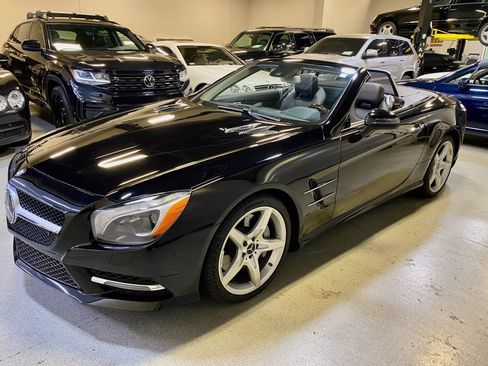 Used 2013 Mercedes-Benz SL 550 w/ Premium Pkg image 2