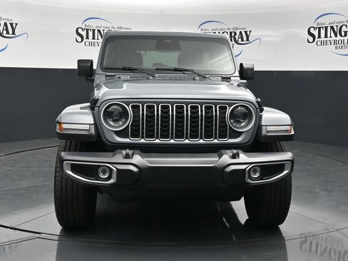 Used 2025 Jeep Wrangler Unlimited Sahara AWD/4WD image 2