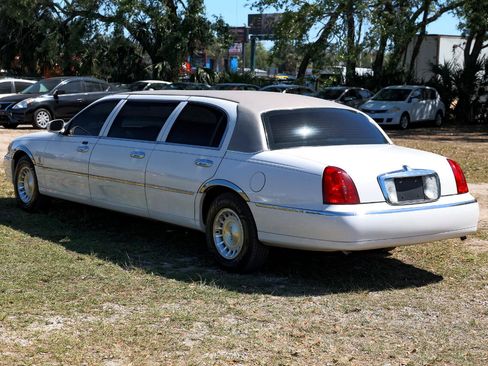 Used 1999 Lincoln Town Car Executive image 5