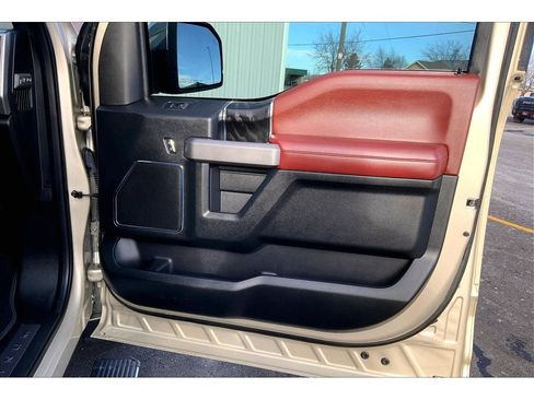 Used 2018 Ford F150 Platinum w/ Equipment Group 701A Luxury image 26