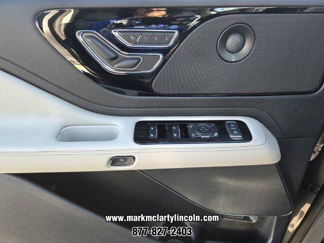 New 2027 Lincoln Aviator AWD image 23