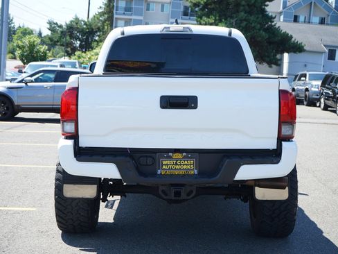 Used 2021 Toyota Tacoma SR5 w/ Technology Package AWD/4WD image 4