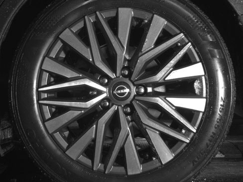 Used 2025 Nissan Altima 2.5 SV FWD image 17