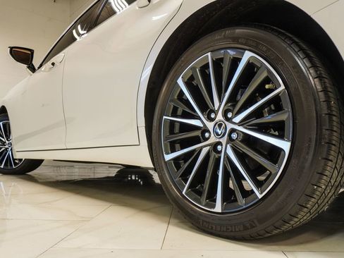 Used 2024 Lexus ES 350 w/ Premium Package FWD image 32