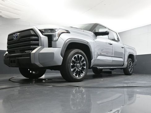 Used 2024 Toyota Tundra Limited AWD/4WD image 38