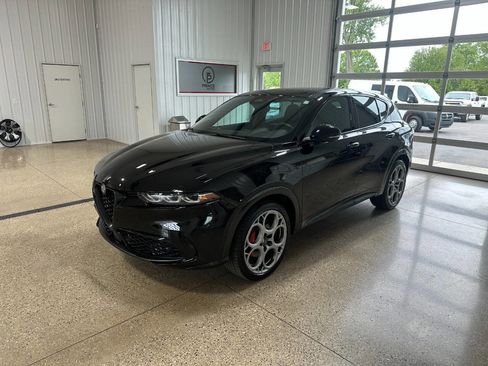 Used 2024 Alfa Romeo Tonale Veloce w/ Premium Interior Package AWD/4WD image 2