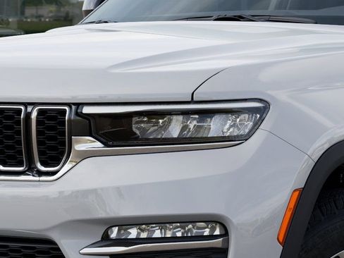 New 2025 Jeep Grand Cherokee Limited w/ Luxury Tech Group II AWD/4WD image 11