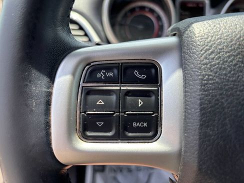 Used 2019 Dodge Journey SE w/ Connectivity Group FWD image 7
