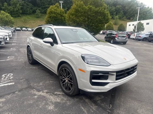 Certified 2026 Porsche Cayenne AWD/4WD image 8