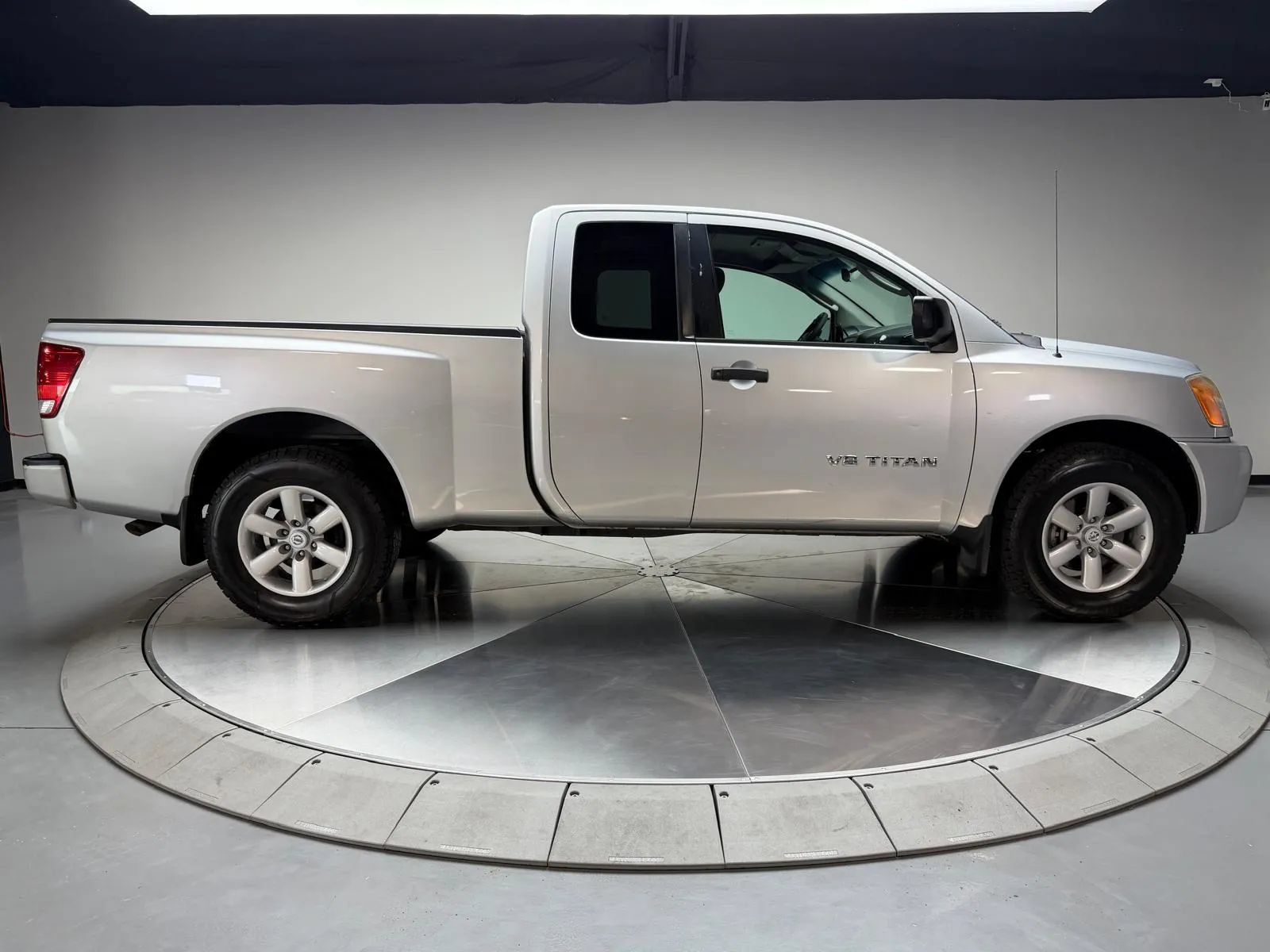 Used 2010 Nissan Titan XE w/ XE Popular Equipment Pkg RWD image 6
