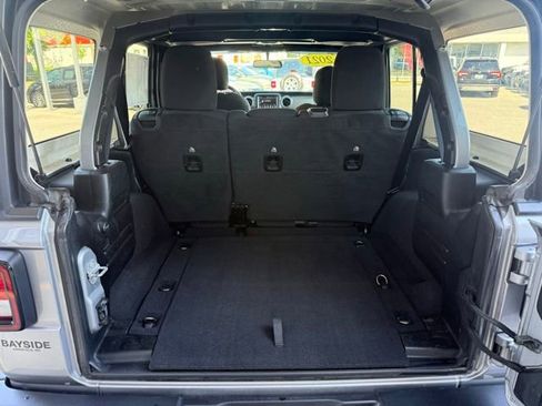 Used 2021 Jeep Wrangler Unlimited Sahara AWD/4WD image 19
