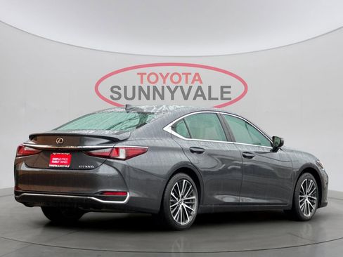 Used 2025 Lexus ES 300h w/ Premium Package image 3