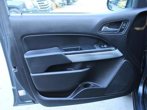 Used 2017 Chevrolet Colorado LT w/ LT Convenience Package RWD image 8