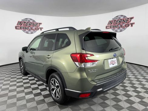 Used 2021 Subaru Forester Premium AWD/4WD image 5