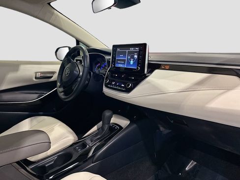 Used 2022 Toyota Corolla LE w/ Premium Interior Package FWD image 27