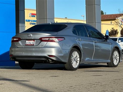 Used 2020 Toyota Camry XLE image 5
