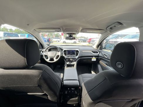 Certified 2023 GMC Acadia SLE w/ Driver Convenience Package image 15