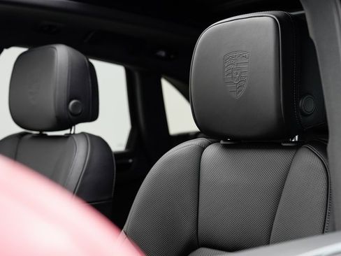 New 2025 Porsche Macan image 10