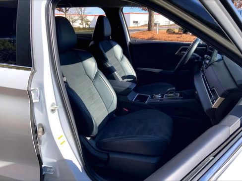 Used 2024 Mitsubishi Outlander SE image 9