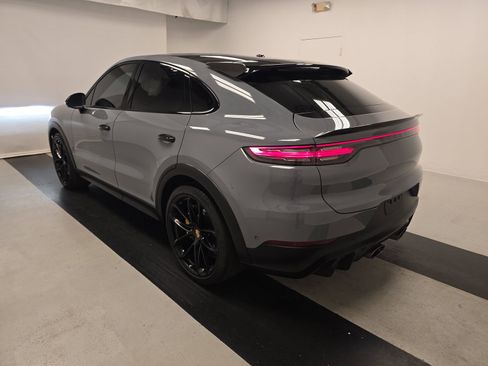Used 2022 Porsche Cayenne Turbo GT image 4