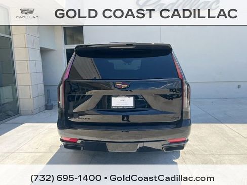 Used 2024 Cadillac Escalade Sport AWD/4WD image 3