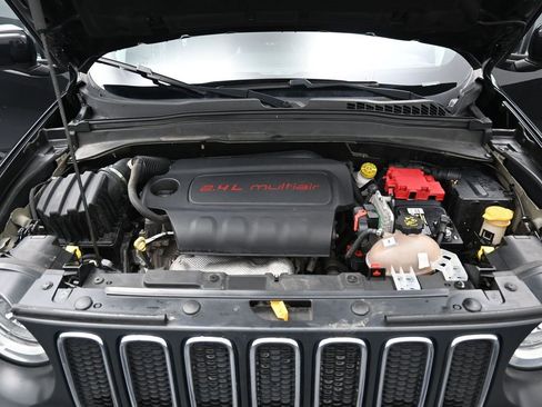 Used 2018 Jeep Renegade Latitude w/ Cold Weather Group image 35