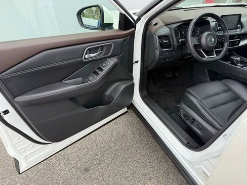Used 2021 Nissan Rogue SV w/ Premium Package AWD/4WD image 8