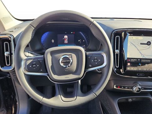 New 2026 Volvo XC40 B5 Core w/ Climate Package image 17